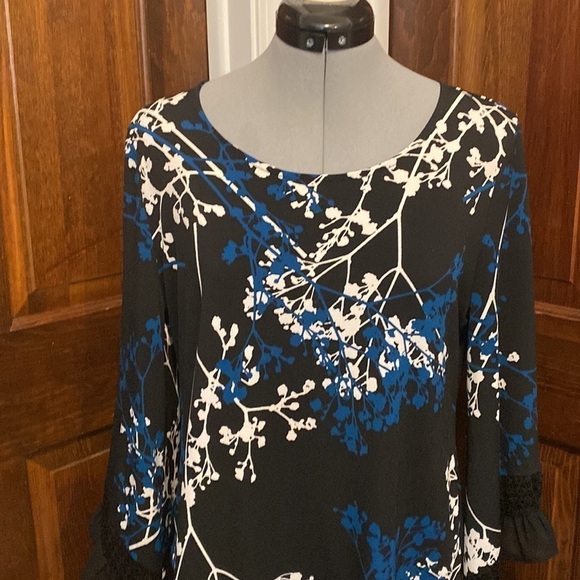 Alfani Handkerchief Laced Hem and Bell Sleeves - Picture 2 of 7